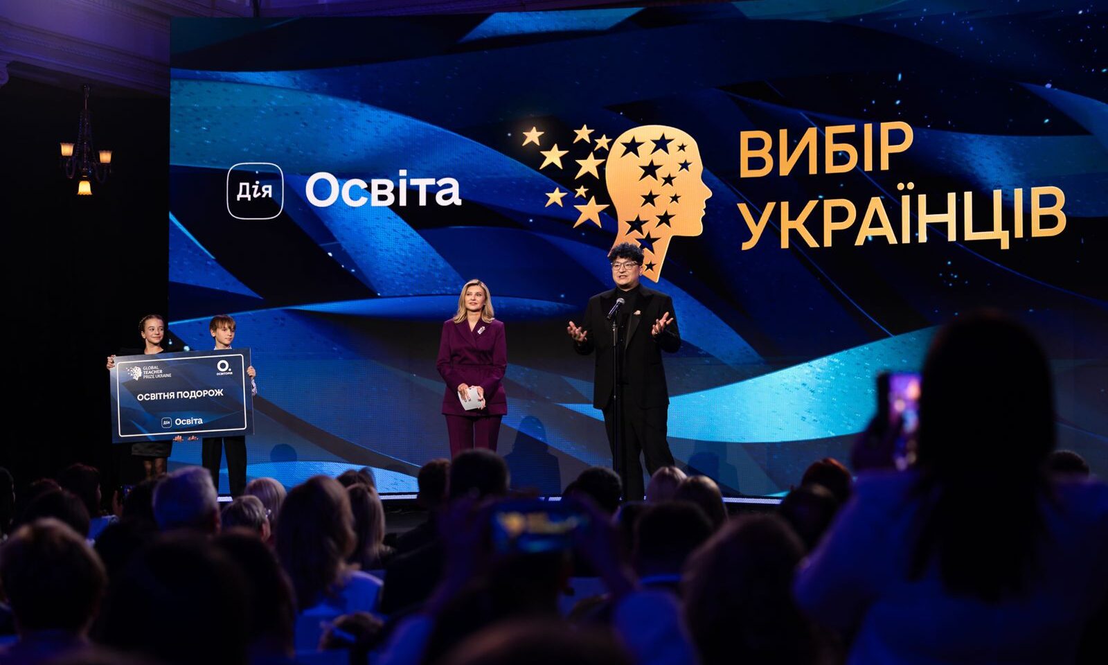 Юрій Пахомов, учитель хімії Івано-Франківського ліцею №24, став переможцем щорічної премії для педагогів Global Teacher Prize Ukraine 2025 у категорії «Вибір українців»